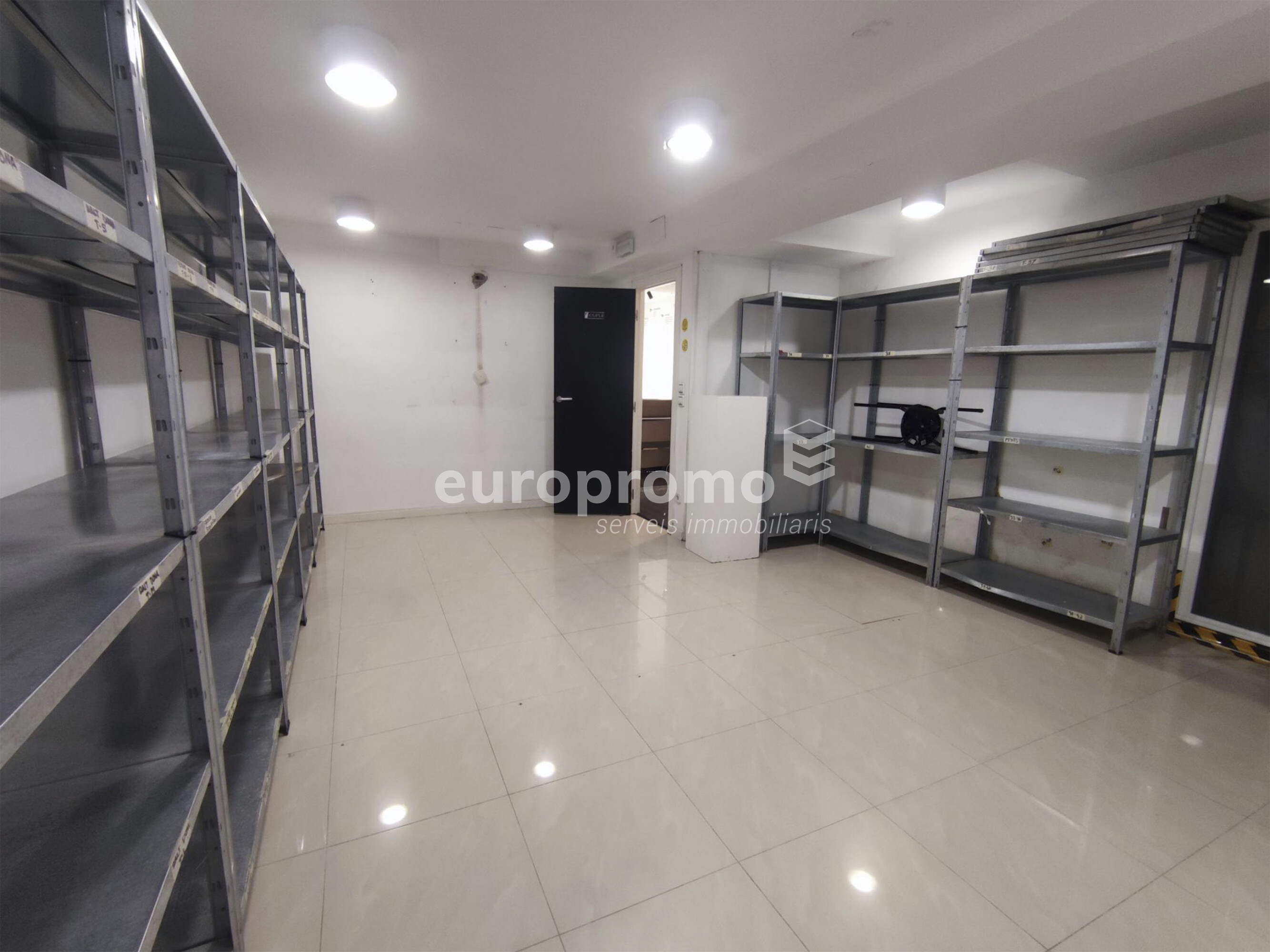 Local comercial de 116 m2 a la zona de l'Eixample!